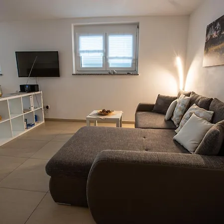 Kaiser Apartment *