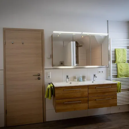 Kaiser Apartment *